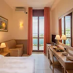 Üdülőközpont Naxos Sicilia 4*