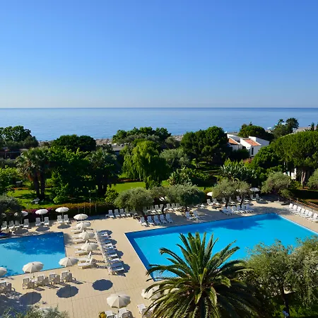 Курортний комплекс Naxos Sicilia 4*