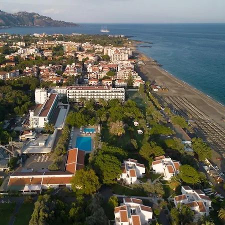 Курортний комплекс Naxos Sicilia 4*