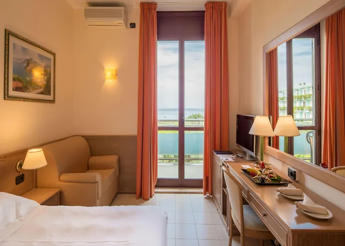 Rezort Naxos Sicilia 4*